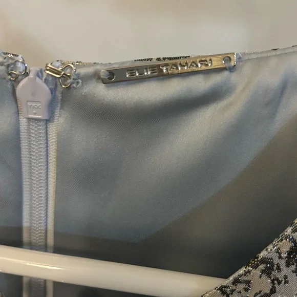 Elie Tahari Silver and Blue Metallic Shimmer Stefana Sheath Dress Size 4 - Picture 9 of 9